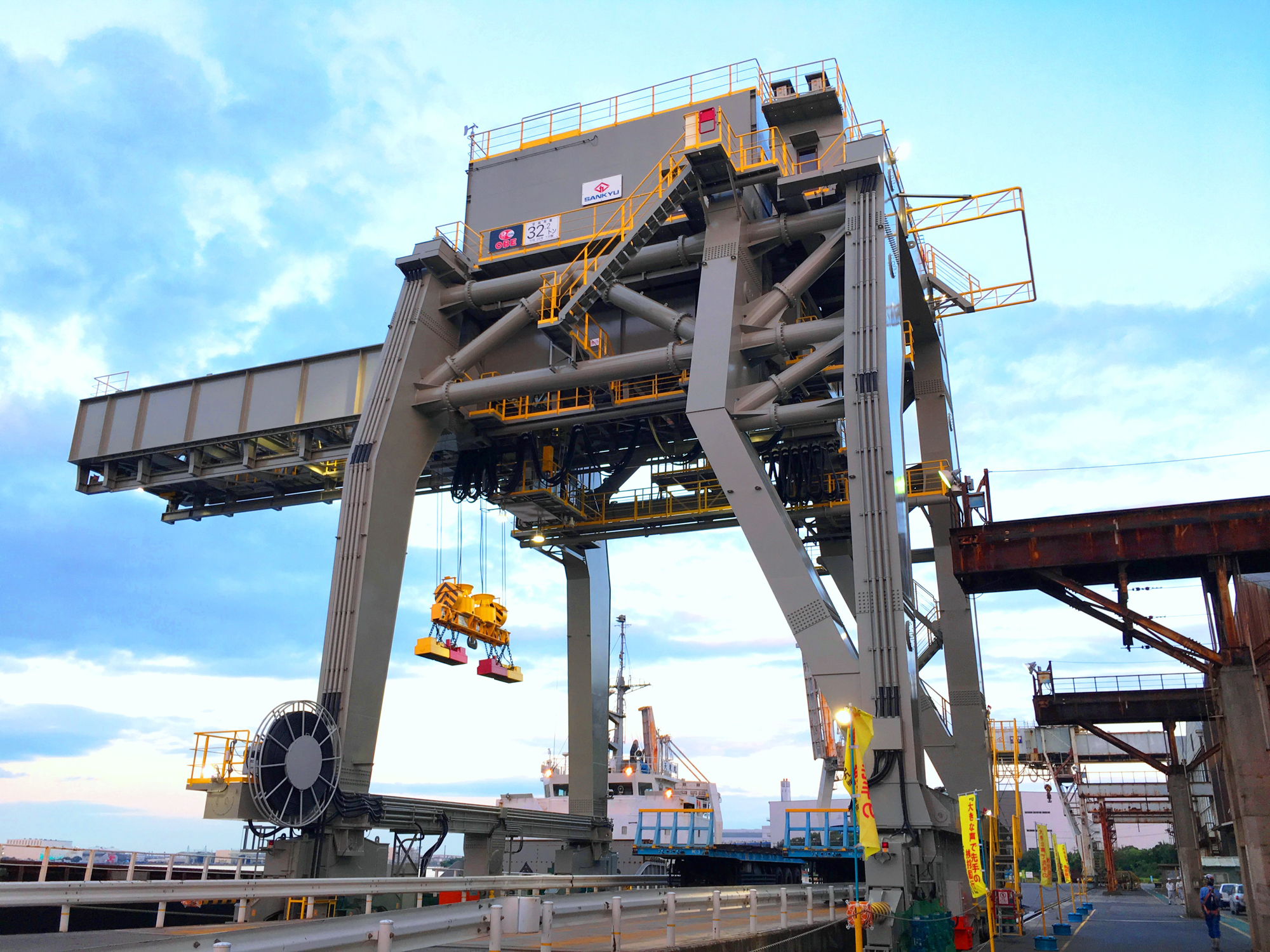 Shuttle Bridge Crane
